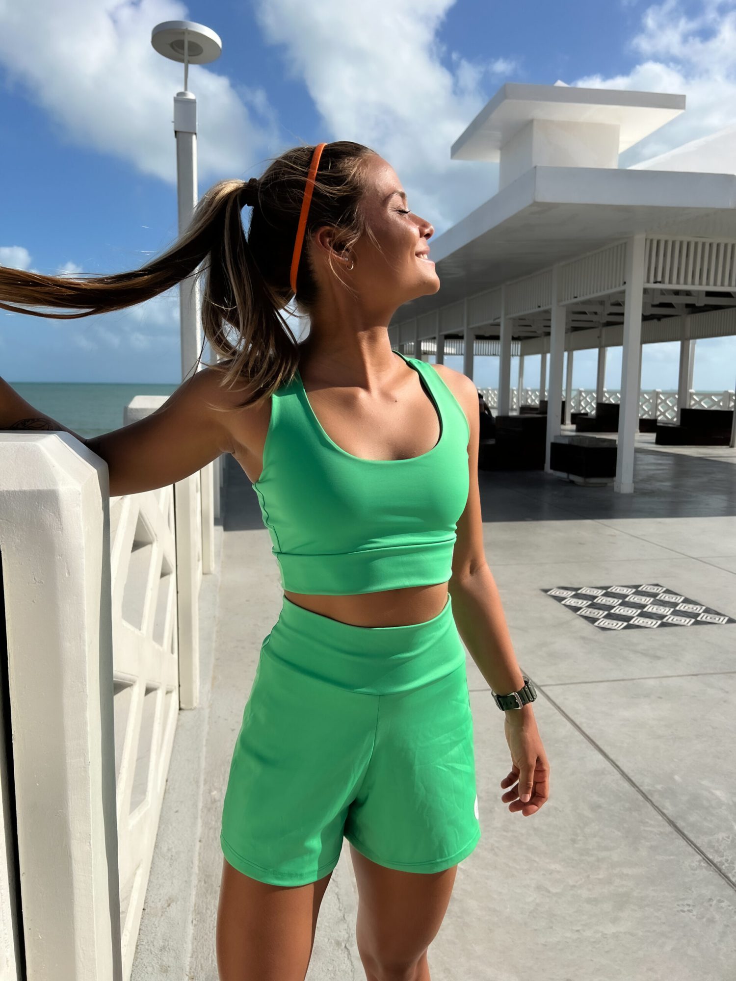 Top Fitness Nadador Verde Kiwi – Top Feminino para academia e treino com Bojo Removível